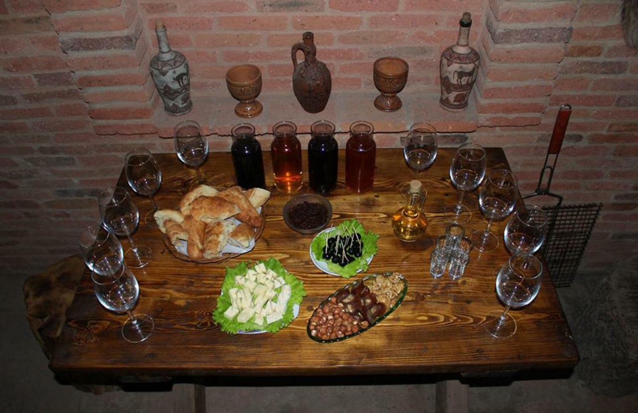Apartamenti Laliashvilebi'S Wine Cellar Tbilisi Buitenkant foto
